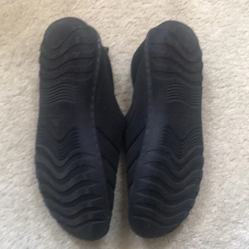 Ozark Trail Outdoor Equipment Water Repellent Slip on Memory Foam Slippers-9